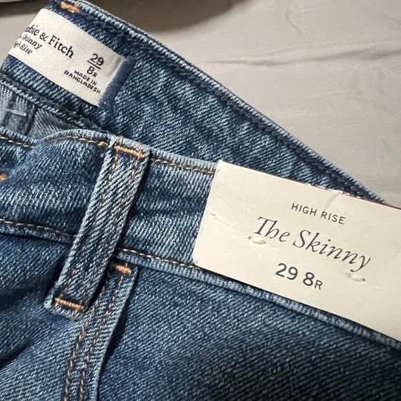 Abercrombie and Fitch High Rise Skinny Jeans - Picture 1 of 4
